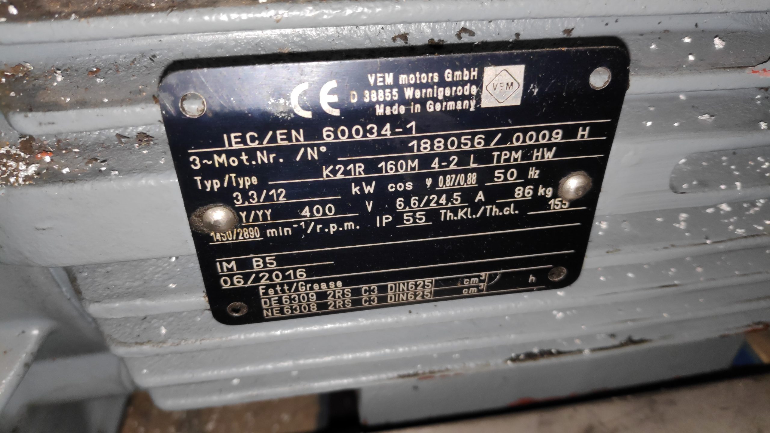 Motor Reductor de Velocidad AC VEM K21R 160M 4-2L TPM HW, 3.3/12 kW, 1450/2890 RPM.