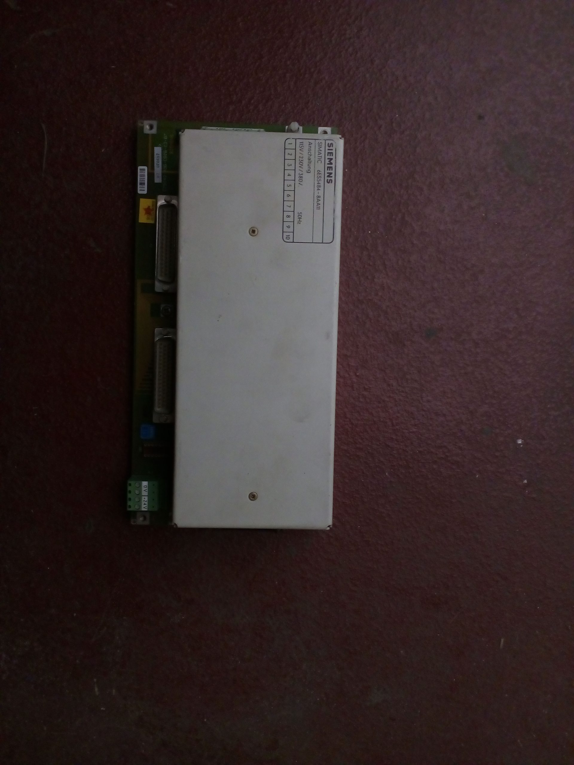 Módulo de Interfaz Siemens 6ES5 484-8AA11 para sistemas SIMATIC S5.