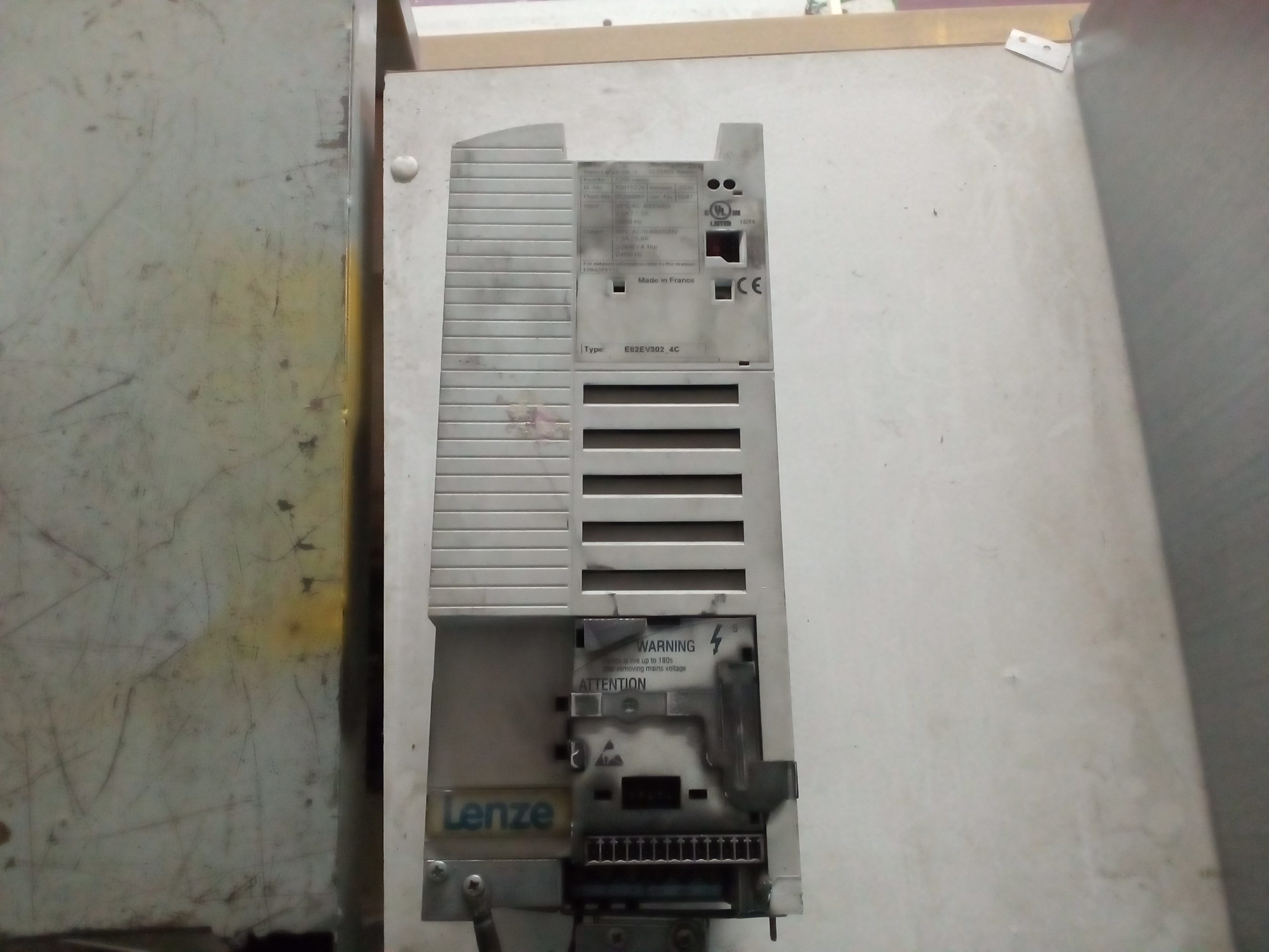 Variador de Velocidad Trifásico Lenze E82EV302_4C
