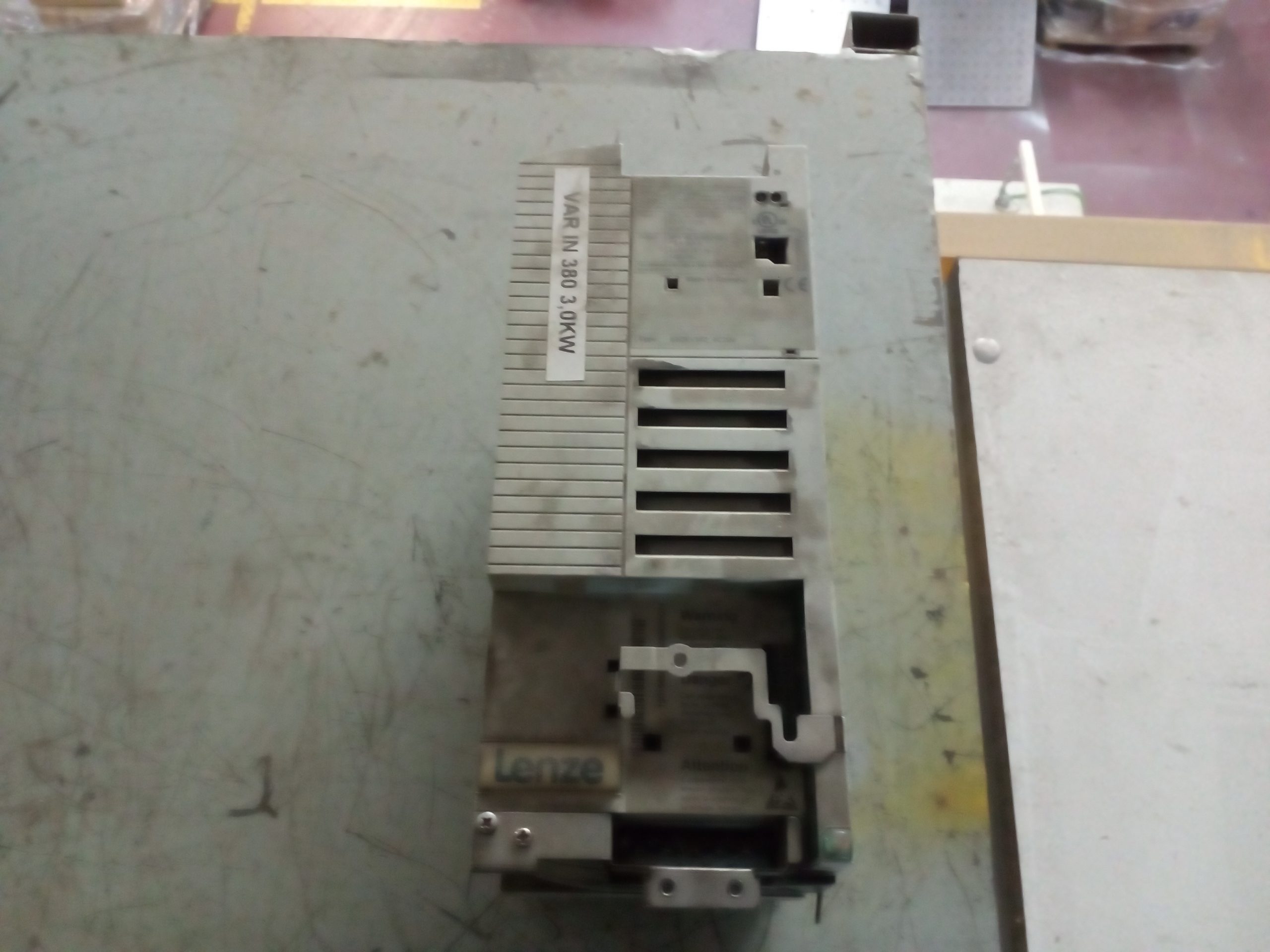 Variador de Velocidad Trifásico Lenze E82EV302_4C200