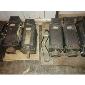Servomotor Siemens 1PH7105-2EF03-0BD3, 7 kW, refrigerado por ventilador, con protección IP55.