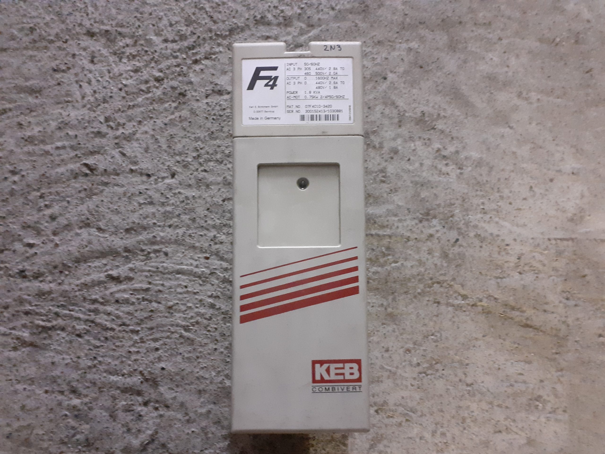 Variador de Velocidad KEB 07F4C1D-3420, control eficiente para motores eléctricos industriales.