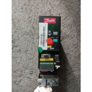 Variador de Velocidad Danfoss 195N0003, controlador eficiente para motores eléctricos.