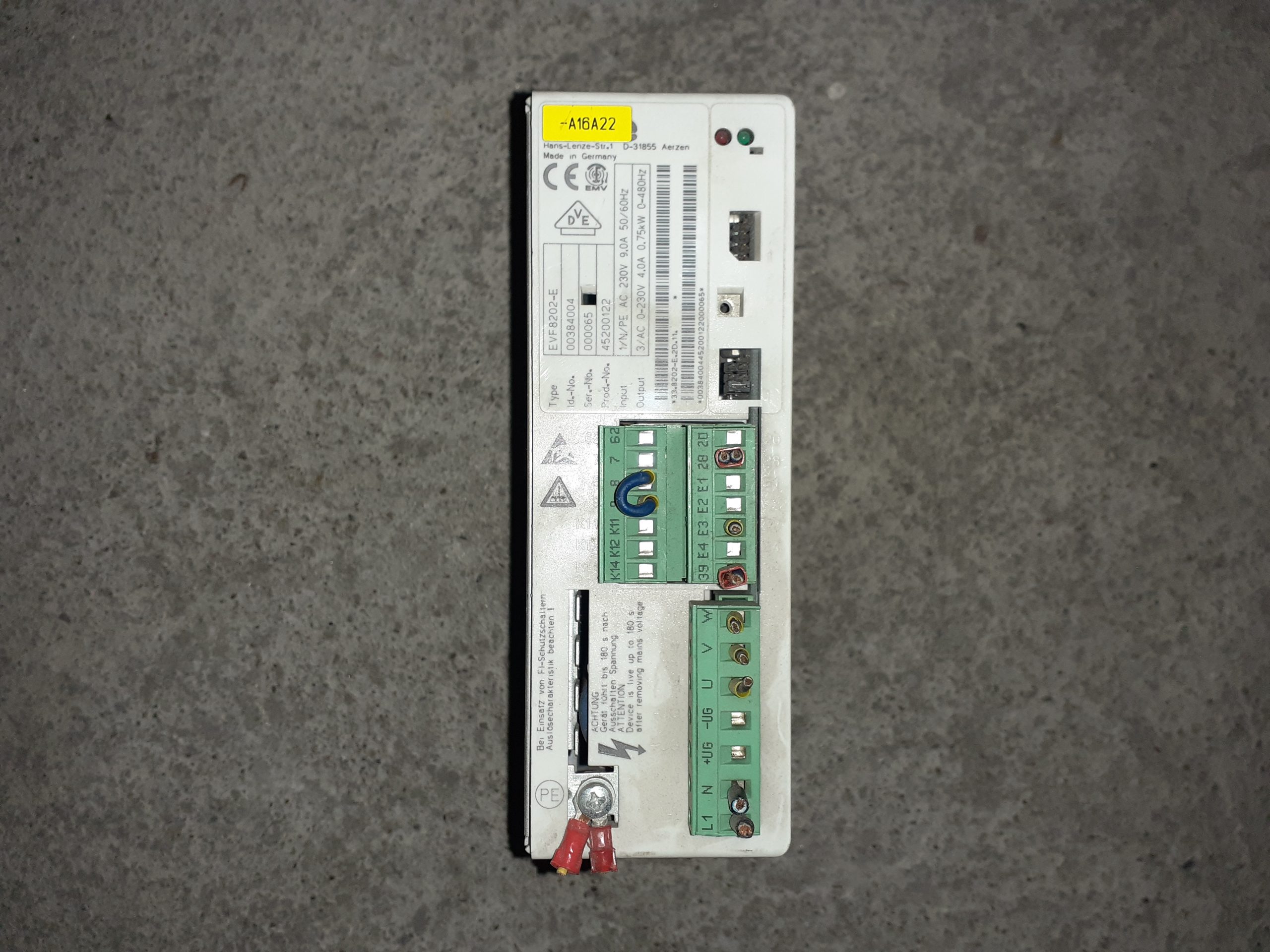 Variador de Velocidad Lenze E82EV553_4B201, controlador de motores industriales.