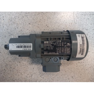 Motorreductor Lenze GST03-2M VBR 063C42, reductor helicoidal en línea para transmisión de potencia industrial.