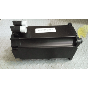 Servomotor B&R 8LSA56.R0030D300-0, motor síncrono trifásico de alta precisión.