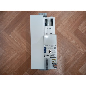 Variador de Frecuencia Lenze E84AVSCE7524VX0, control de velocidad industrial.