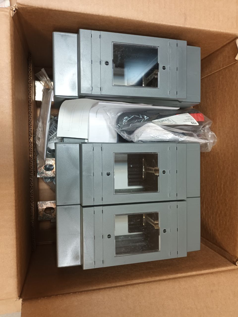 Interruptor seccionador con fusible ABB 630A, 3 polos, NH3