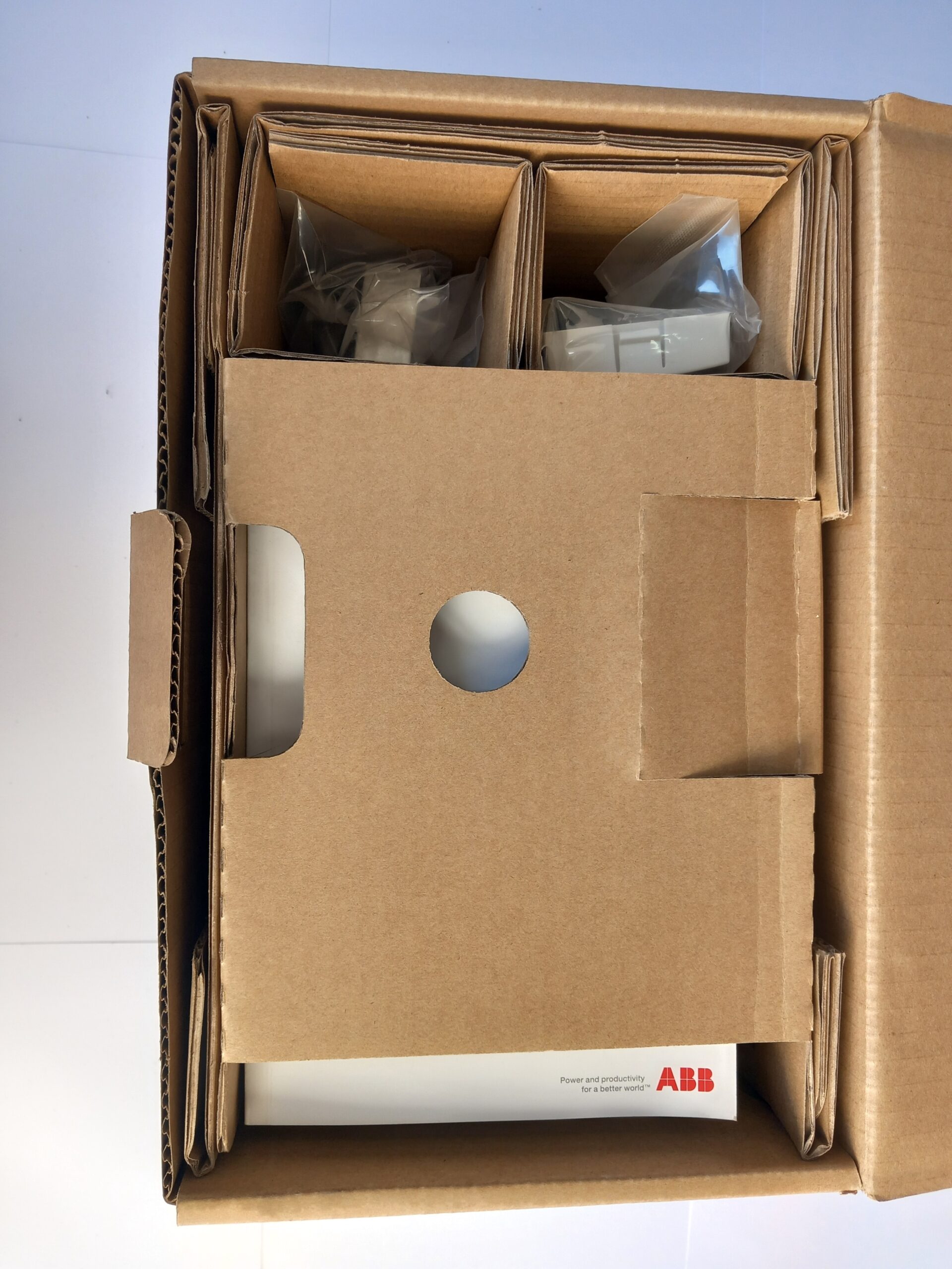 Variador de frecuencia ABB ACS355-03E-23A1-4, trifásico, 11 kW, IP20