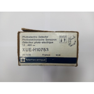 Sensor fotoeléctrico Telemecanique XUE-H10753 con sistema retroreflectivo y protección IP67